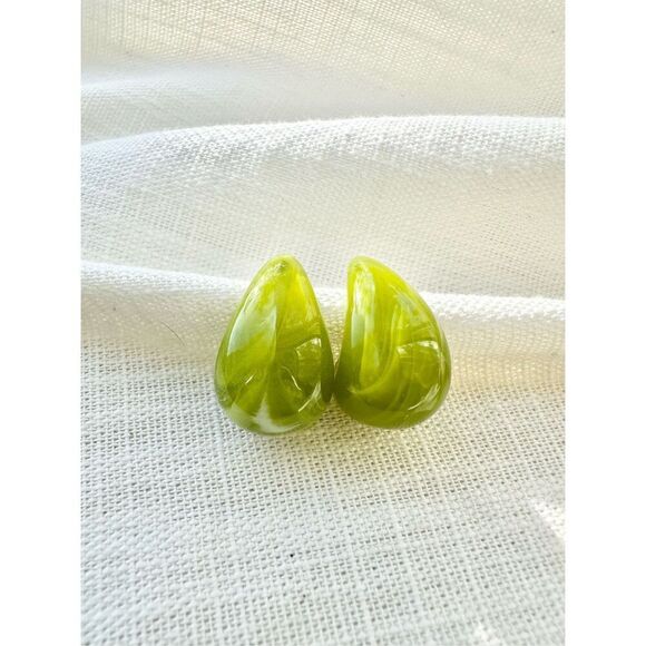 Matcha green mod style dangle earrings - Picture 1 of 2